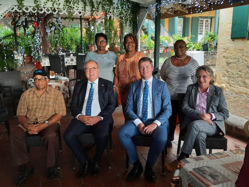 Delegation chancellery visits Statia to discuss royal decorations